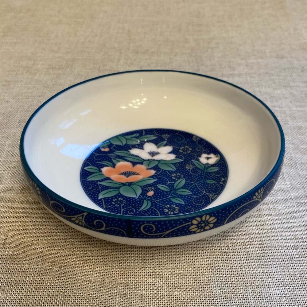 Bowl floral print by Kitchen Point.